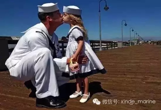 我的爸爸，他是海员。