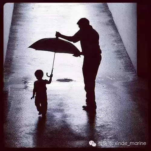 我的爸爸，他是海员。